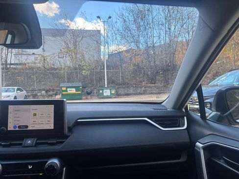 Used 2025 Toyota RAV4 LE image 34