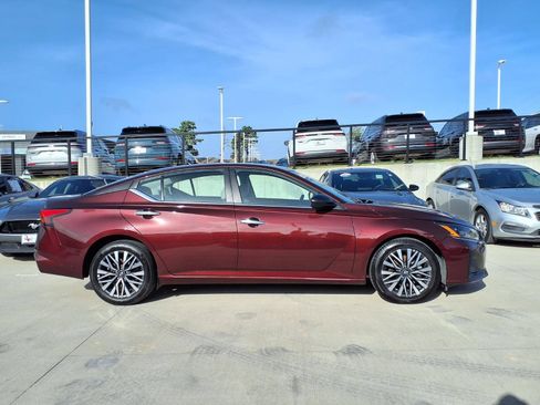 Used 2025 Nissan Altima 2.5 SV FWD image 5