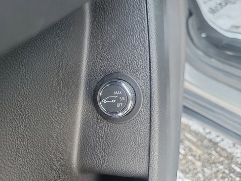 Used 2018 Chevrolet Traverse LT image 21