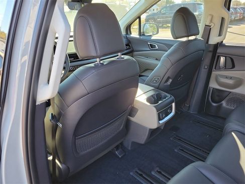 New 2026 Kia Carnival SX image 17