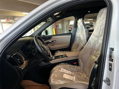 New 2026 Volvo XC90 B6 Plus w/ Protection Package Premier image 10