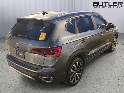 Used 2023 Volkswagen Taos SE FWD image 8