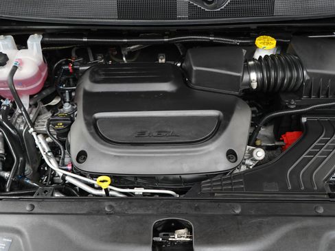 Used 2025 Chrysler Pacifica Select FWD image 33