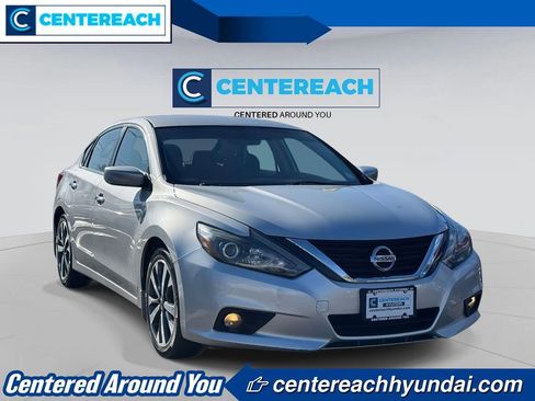 Used 2017 Nissan Altima 2.5 SR image 2