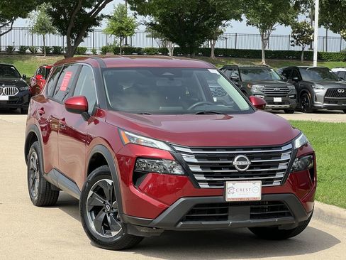Used 2024 Nissan Rogue SV AWD/4WD image 2