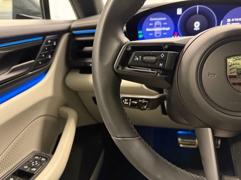 Certified 2025 Porsche Macan Turbo Electric AWD/4WD image 14