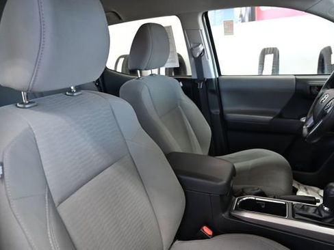 Used 2019 Toyota Tacoma SR5 AWD/4WD image 10