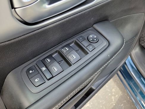 Used 2022 Chrysler Pacifica Touring-L w/ S Appearance Package image 22