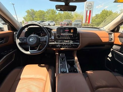 Certified 2025 Nissan Pathfinder Platinum image 24