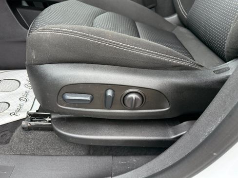 Used 2024 GMC Terrain SLE w/ Driver Convenience Package AWD/4WD image 23