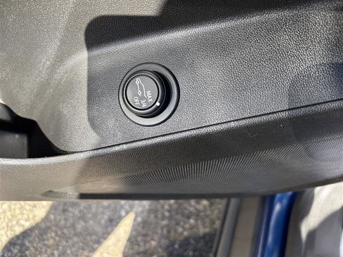 Used 2023 Chevrolet Equinox LT AWD/4WD image 10