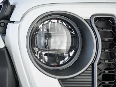 New 2025 Jeep Wrangler Unlimited Rubicon 4xe image 10