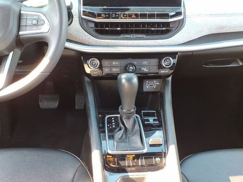 Used 2024 Jeep Compass Latitude AWD/4WD image 13