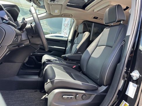 Used 2025 Honda Odyssey Touring image 12