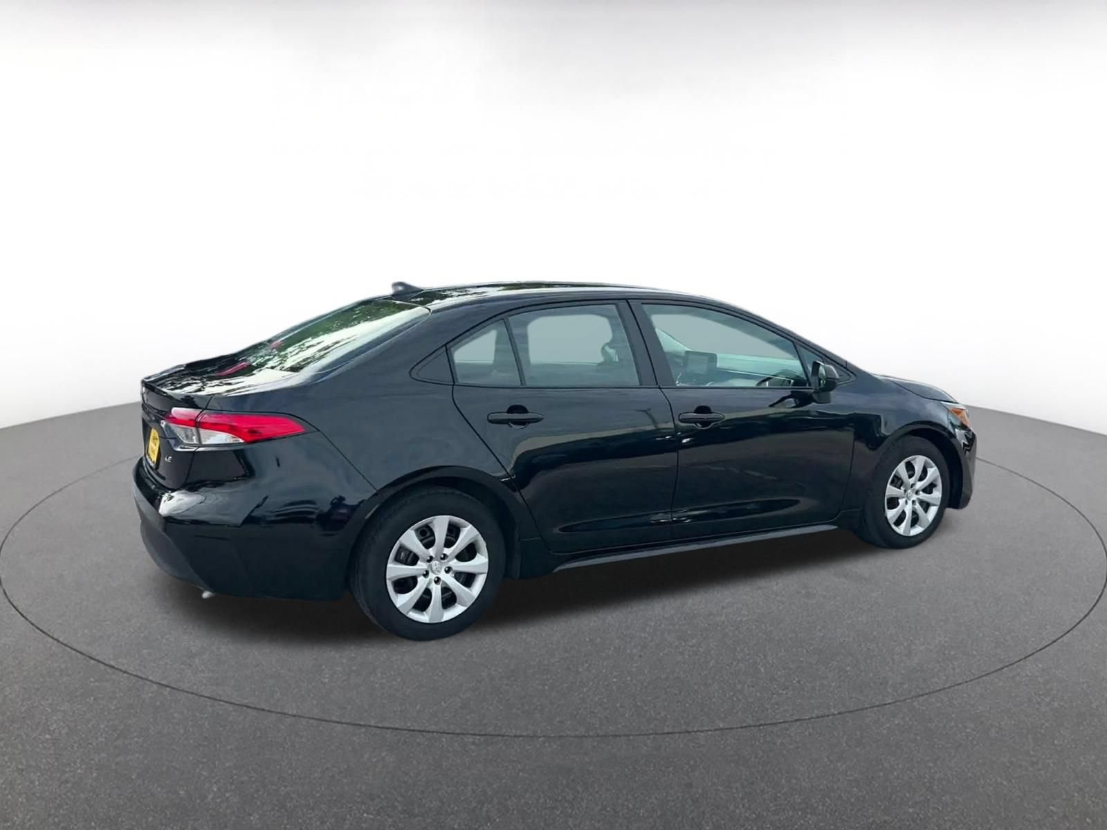 Used 2025 Toyota Corolla LE FWD image 14