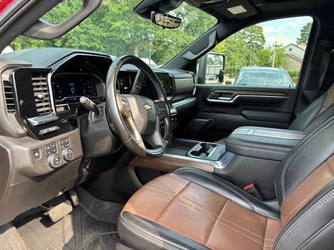 Used 2024 Chevrolet Silverado 2500 High Country w/ High Country Premium Package AWD/4WD image 10