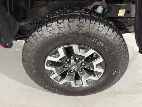 Used 2019 Toyota Tacoma TRD Off-Road image 4