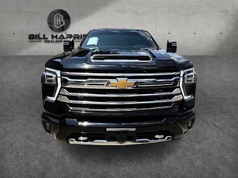 Used 2024 Chevrolet Silverado 3500 High Country w/ High Country Premium Package AWD/4WD image 2