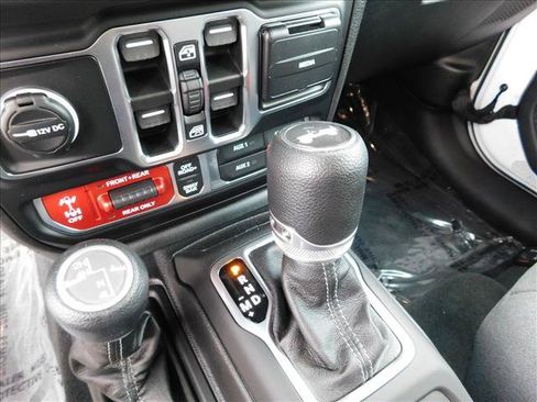Used 2026 Jeep Wrangler Unlimited Rubicon AWD/4WD image 18