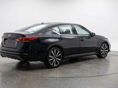 Used 2025 Nissan Altima 2.5 SV FWD image 9