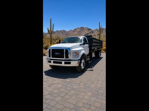 Used 2022 Ford F650 2WD Regular Cab Super Duty image 2