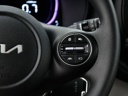Certified 2025 Kia Soul LX w/ LX Technology Package image 17