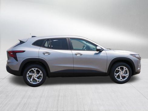 New 2026 Chevrolet Trax LS w/ LS Convenience Package FWD image 6