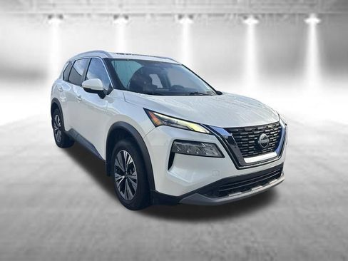 Used 2022 Nissan Rogue SV w/ SV Premium Package FWD image 2
