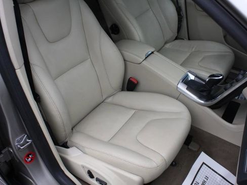Used 2015 Volvo XC60 T6 w/ Protection Package AWD/4WD image 18