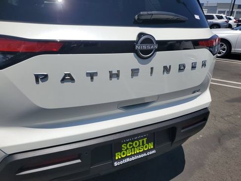 Used 2024 Nissan Pathfinder SV FWD image 6