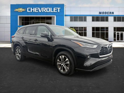 Used 2021 Toyota Highlander XLE image 6