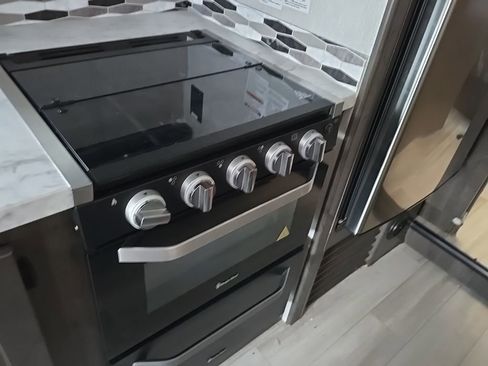 Used 2023 Ford E-450 and Econoline 450 Super Duty w/ Motorhome Prep Package image 21