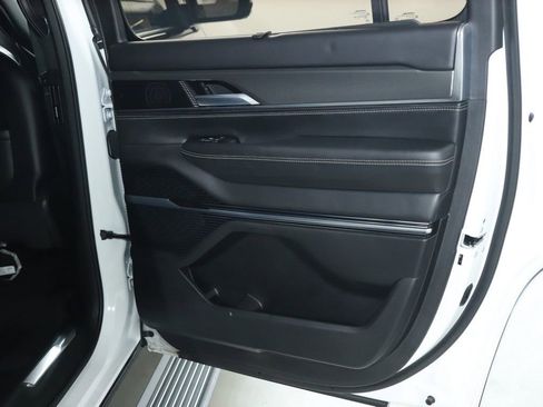 Used 2022 Jeep Grand Wagoneer Series II image 35