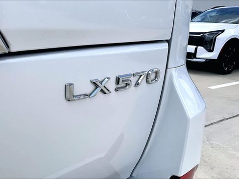 Used 2017 Lexus LX 570 4WD image 29