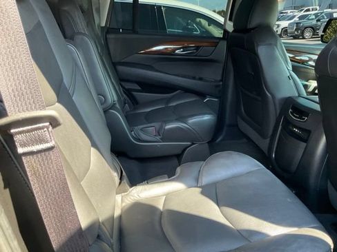 Used 2016 Cadillac Escalade Premium RWD image 6
