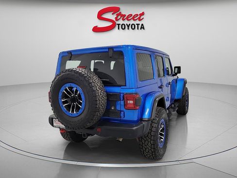 Used 2024 Jeep Wrangler Unlimited Rubicon AWD/4WD image 4