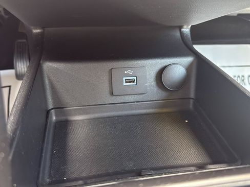 Used 2018 Ford Fusion SE FWD image 38