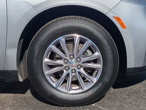 Used 2024 Buick Enclave Premium image 11