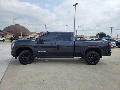 Used 2025 GMC Sierra 2500 AT4 w/ AT4 Premium Plus Package AWD/4WD image 4