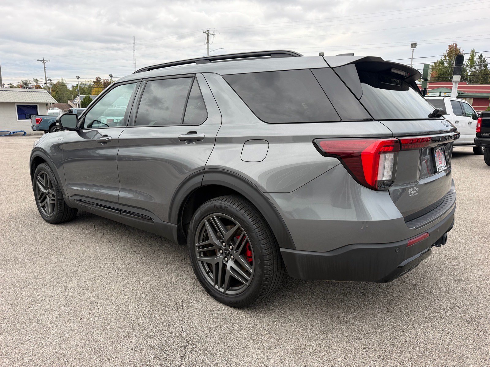 Used 2025 Ford Explorer ST-Line w/ ST-Line Street Pack AWD/4WD image 9