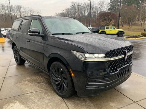 New 2026 Lincoln Navigator Reserve w/ Jet Appearance Package AWD/4WD image 16