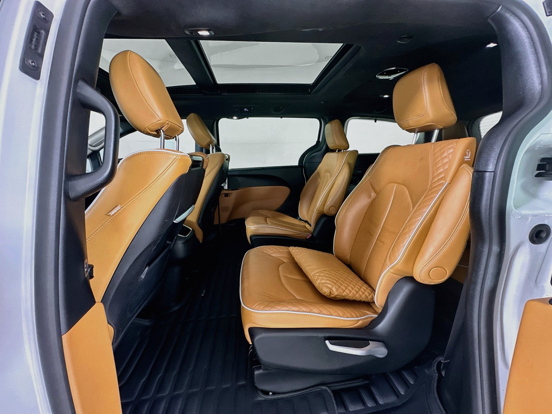 Used 2023 Chrysler Pacifica Pinnacle FWD image 26