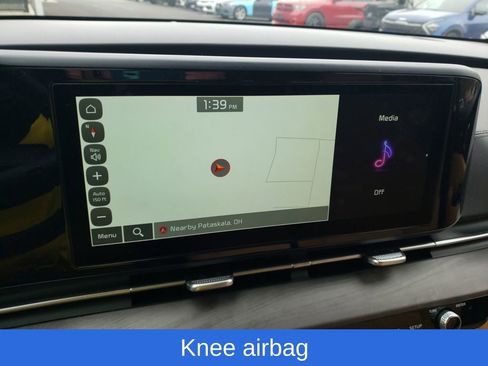 Used 2024 Kia Carnival EX FWD image 23