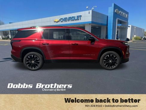 New 2026 Chevrolet Traverse LT w/ Sun and Wheel Package FWD image 10