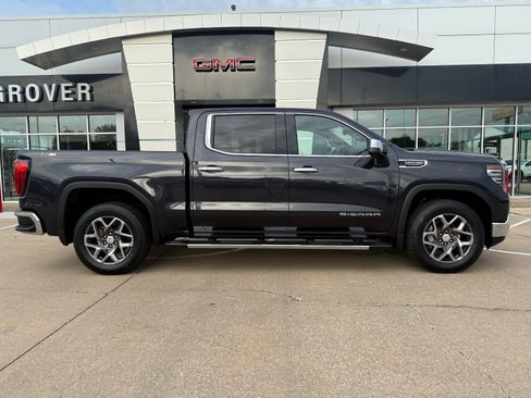 Used 2023 GMC Sierra 1500 SLT w/ SLT Convenience Package image 3