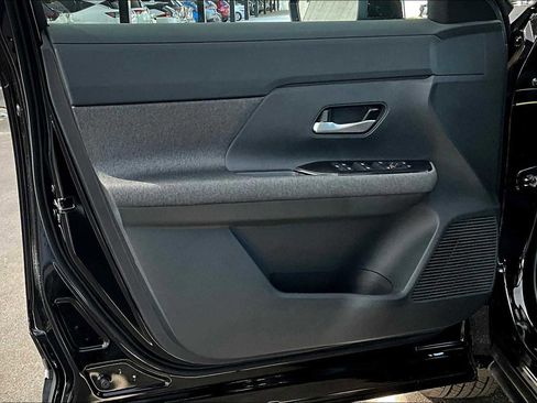 New 2025 Nissan Kicks SV image 13