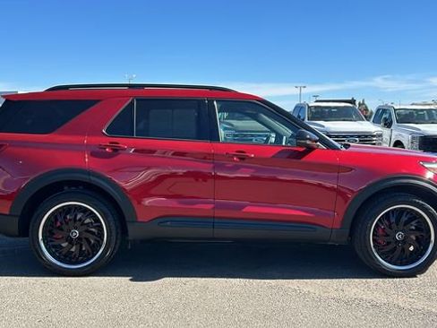 Certified 2022 Ford Explorer ST image 2