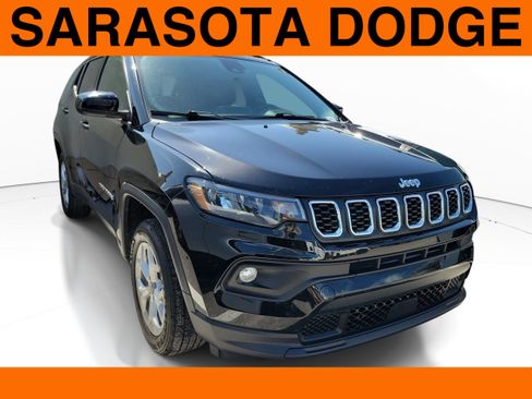 Used 2025 Jeep Compass Latitude AWD/4WD image 1