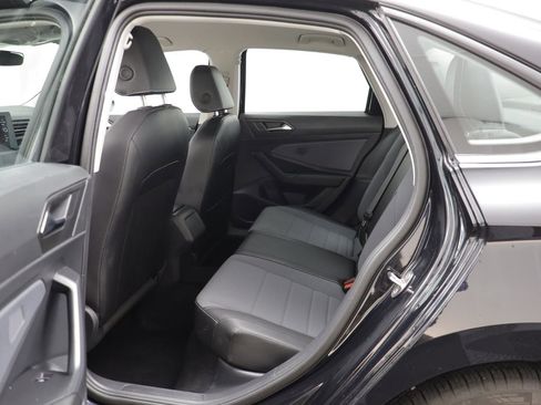 Used 2025 Volkswagen Jetta SE image 11