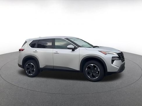 Used 2025 Nissan Rogue SV AWD/4WD image 15